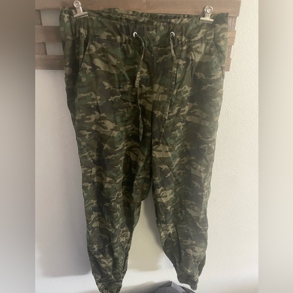 Levi's Strauss Camo Joggers Size XS - Picture 2 of 6